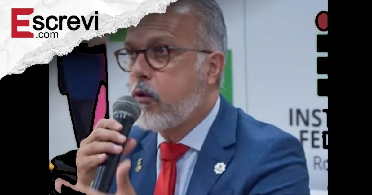 Reitor do IFRN é vaiado ao mencionar Lula durante discurso em cerimônia de formatura imagem principal