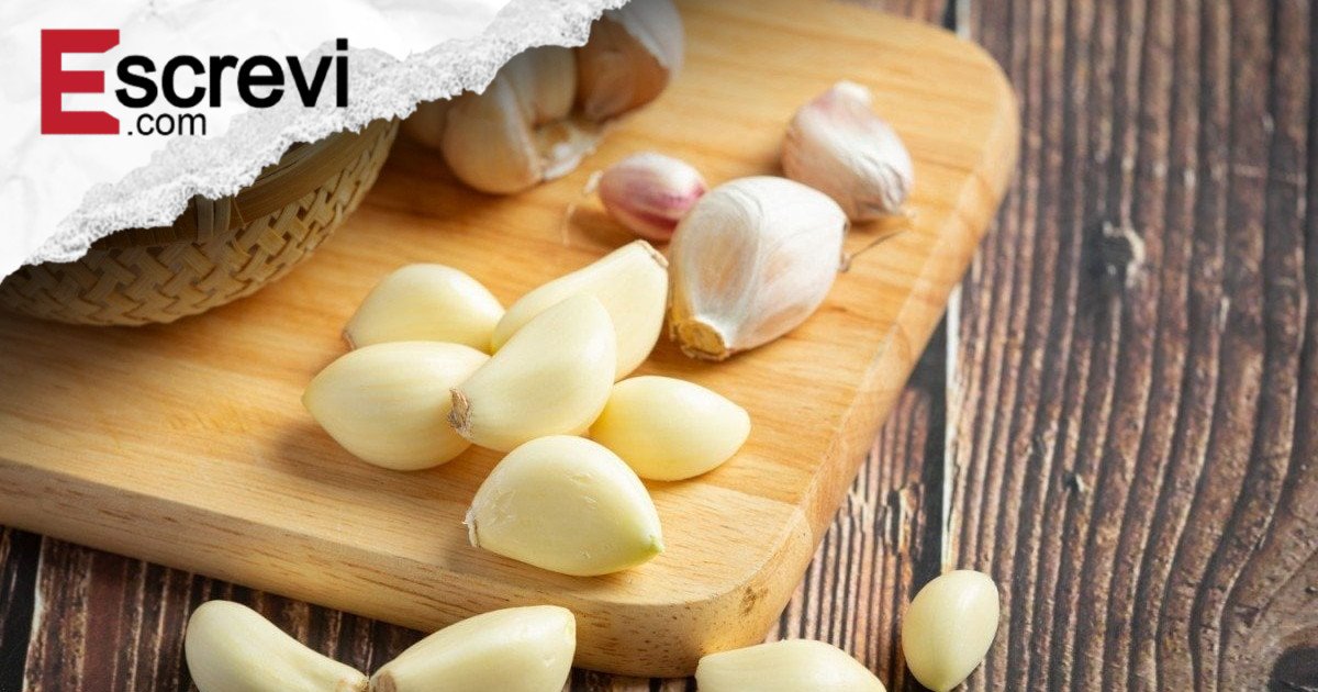 Ferva 5 dentes de alho e você vai resolver um problema muito comum imagem principal